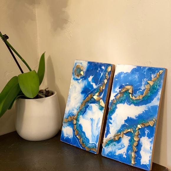 Geode resin wall art in wood & energetic crystals for attracting positive energy - Picture 5 of 16